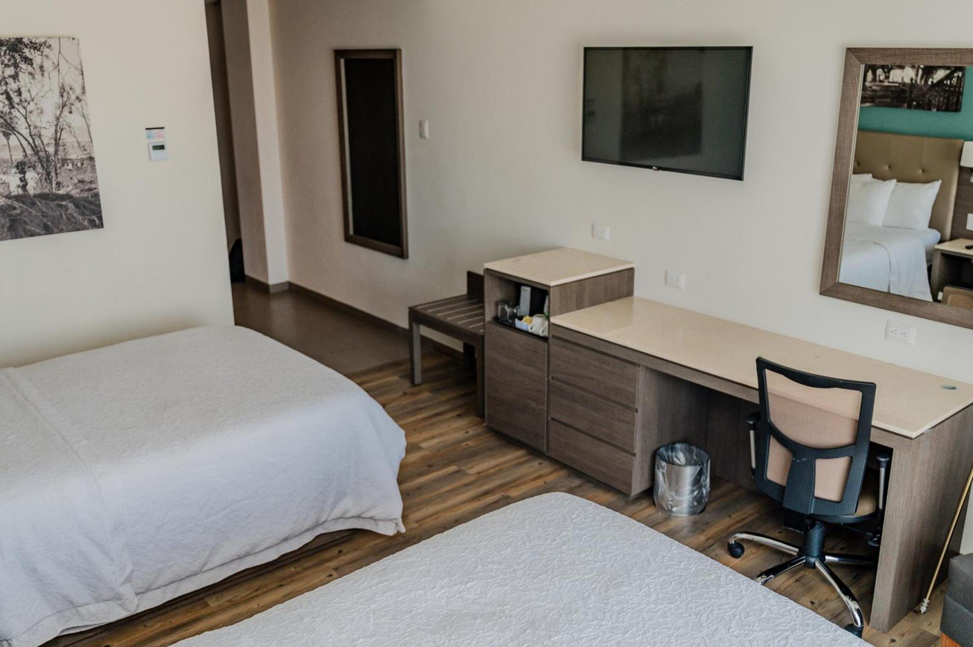 Hampton Inn By Hilton Celaya Celaya  Exteriör bild